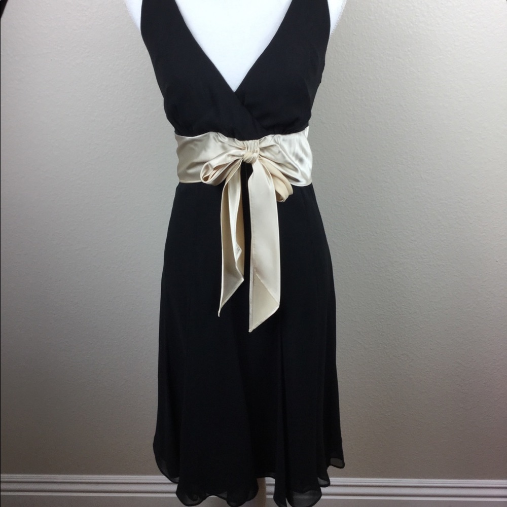 Scarlett black dress with cream colored bow - Picture 1 of 8